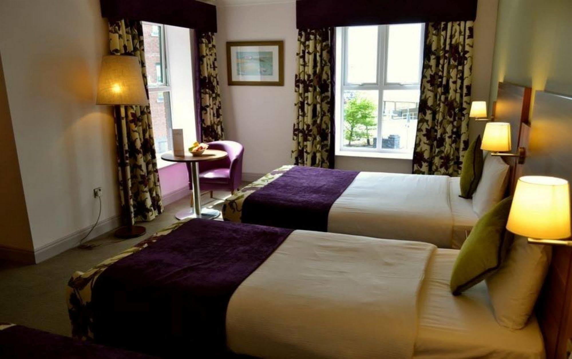 Maldron Hotel & Leisure Centre, Oranmore Galway Bagian luar foto